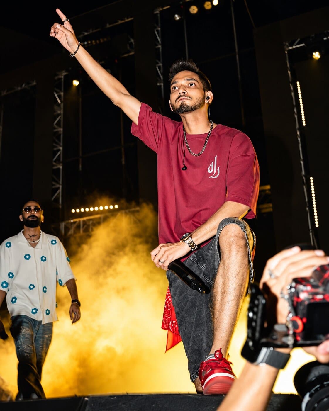 Talha Anjum performing in Lahore in the maroon RAAH signature t-shirt, front view